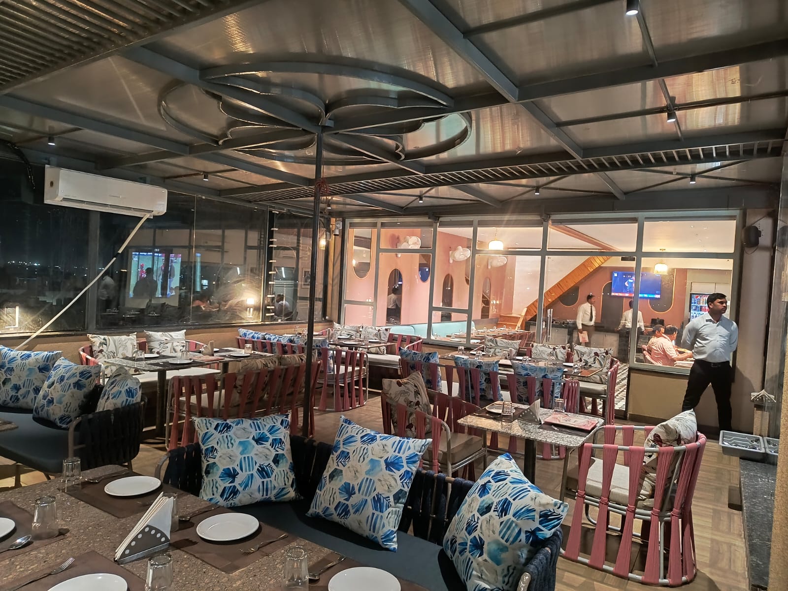 Rooftop Dining Lounge